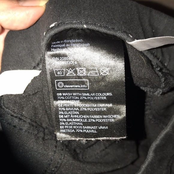 H&M US 4T black stretchy jeans distressed right knee 💕 - Picture 4 of 4